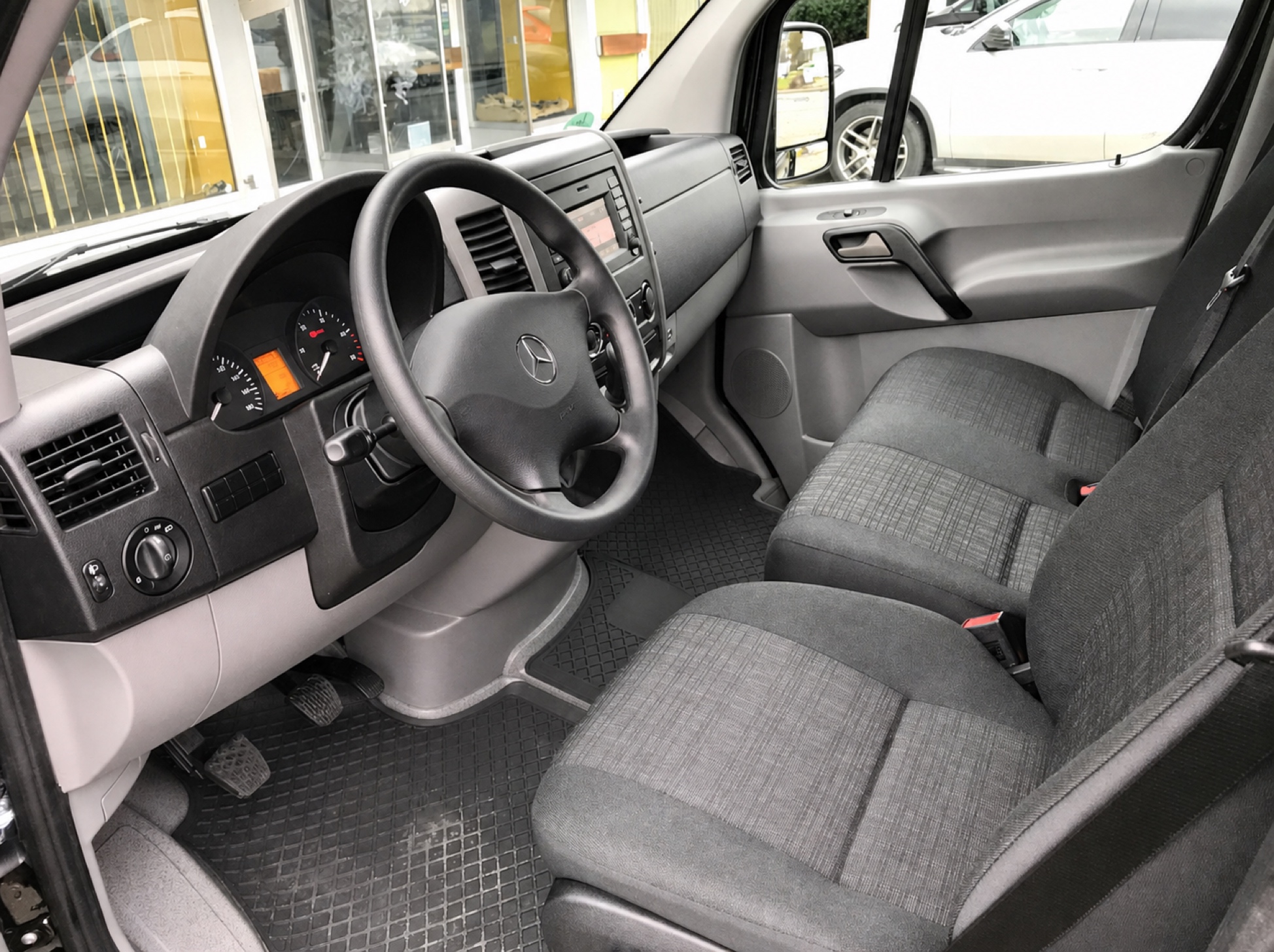 Mercedes Sprinter 9-Sitzer bei Autovermietung Schumacher Spaichingen.
